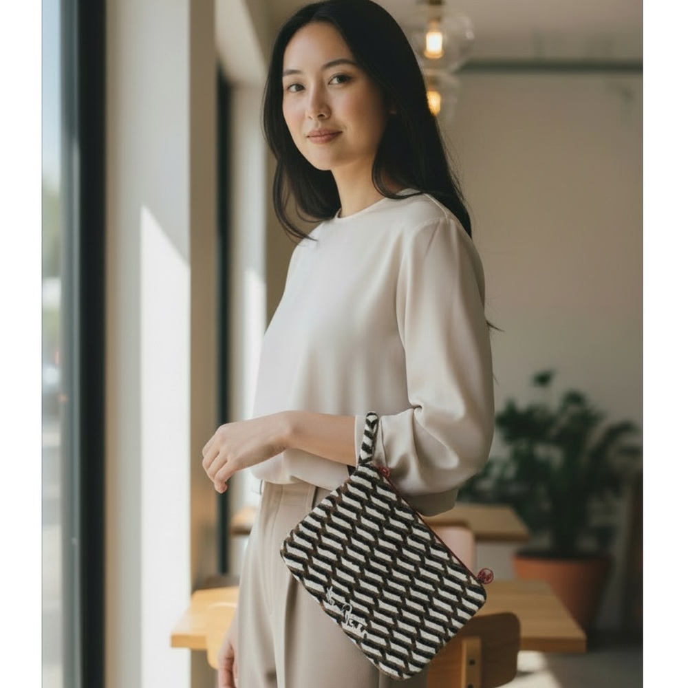 Henri Bendel wristlet